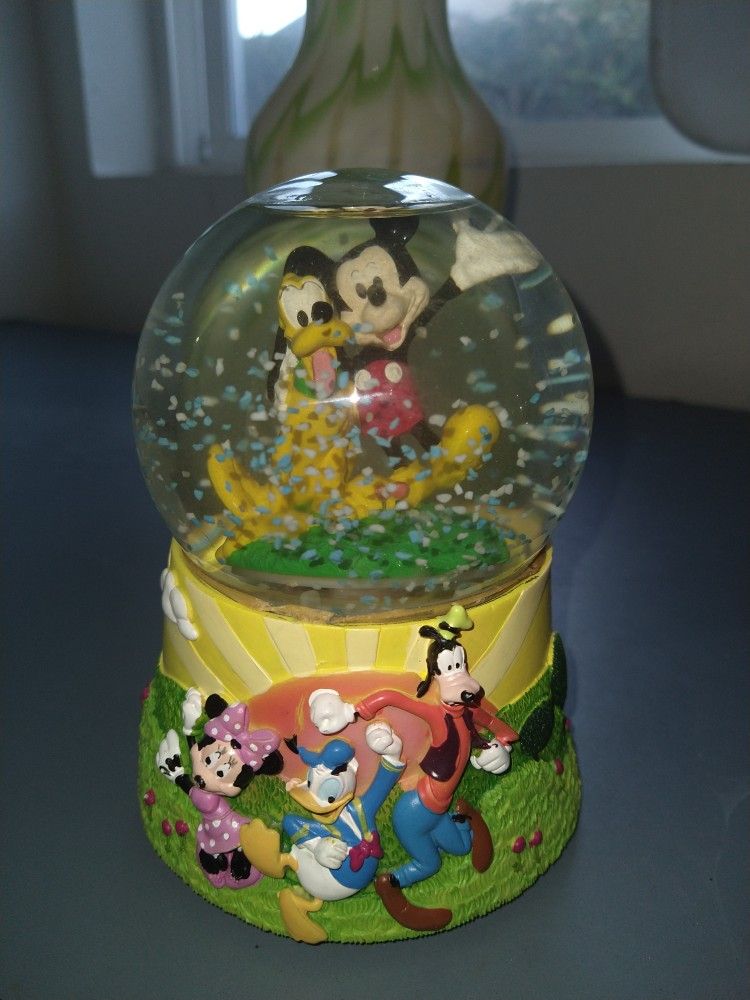 Disney Micky & Goofy musical Snow Globe $10 Auburn