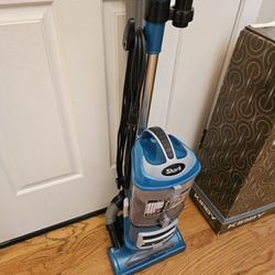 New Cond SHARK VACUUM WITH ATTACHMENT  , AMAZING POWER SUCES. , WORKS EXCELLENT. , IN THE BOX 