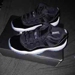 Brand New Jordan 11 Retro Low (GS) Size