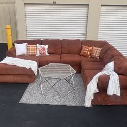 Sectional/couch/sofa,Color:Burnt Orange, Delivery Available 