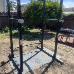 Weightlifting Cage Used 