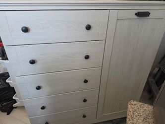 Dresser in mink condition $200 OBO