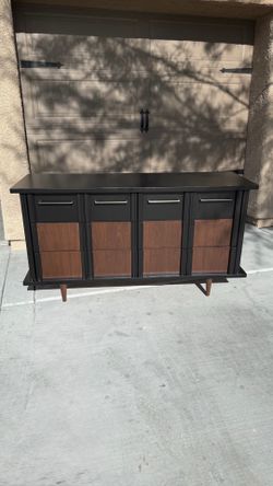 Beautiful MCM Console/Dresser/Buffet