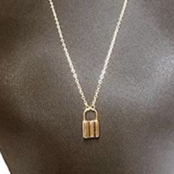 New Gold Toned Lock Necklace 27 In Chain 