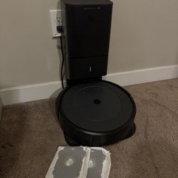 Roomba IRobot i4 With Clean Base + 2 trash bags