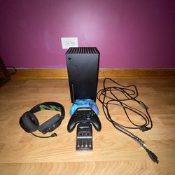 Xbox Series X Bundle – 2 Controllers, Games, Headset, Battery Charger (PICKUP ONLY)
