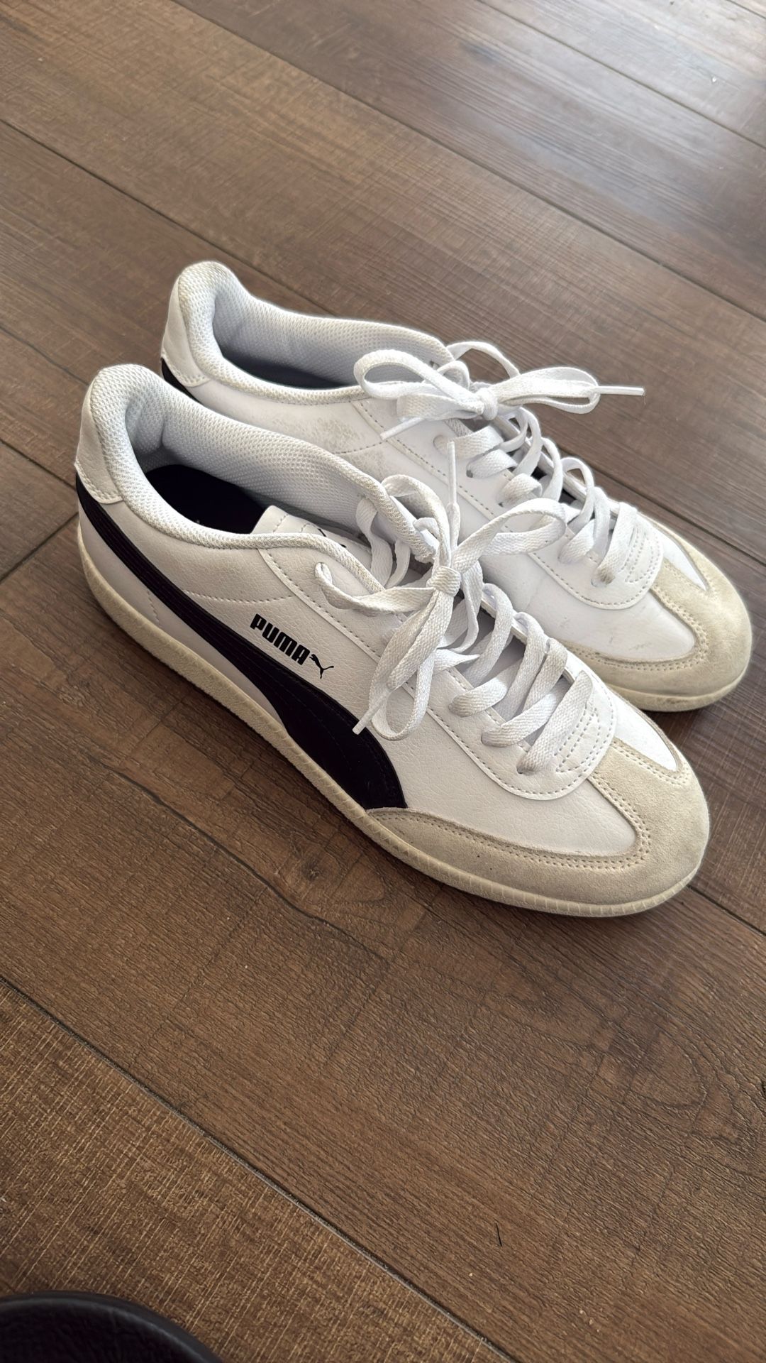 Pumas size 10