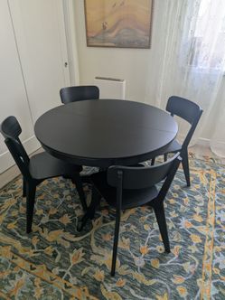 Extendable dining room table and 4 chairs