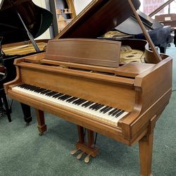 Baby Grand Piano , Crown Baby Grand Piano , Piano 