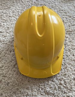 3m plastic construction style helmet