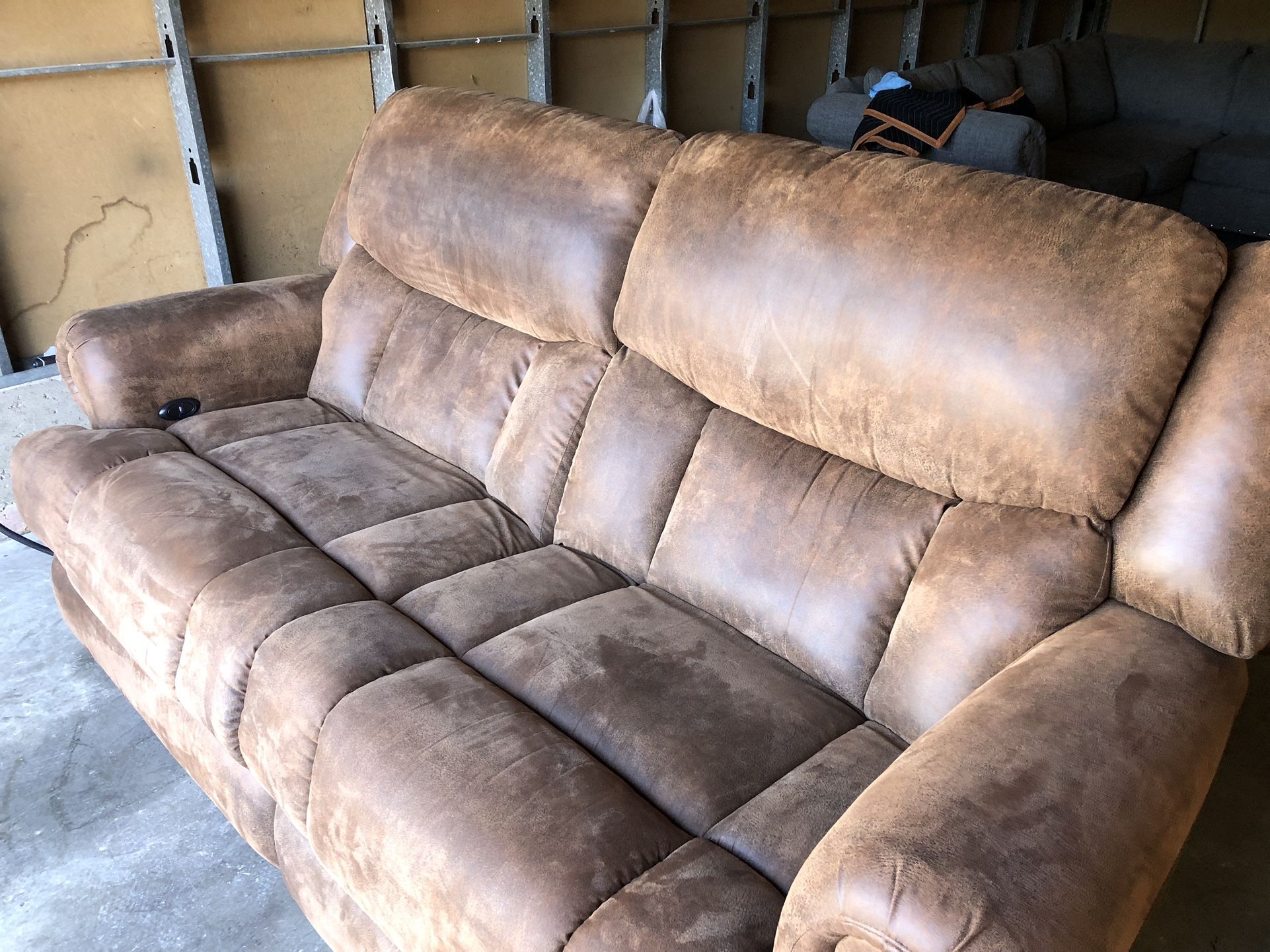 Power Recliner - Free Ddelivery