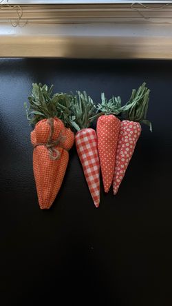 Plush carrots