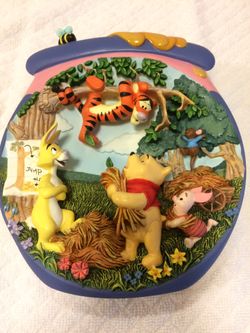 Pooh’s Hunnypot Adventures “Tiggers Tangle” Plate