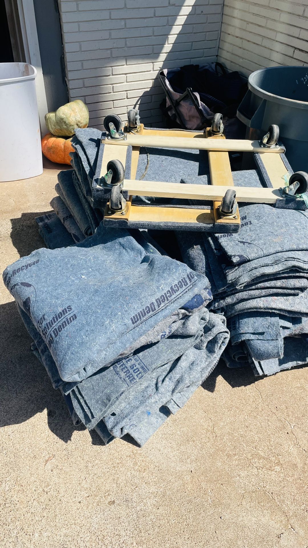 27 Moving Blankets And 2 Furniture Dollies for Sale in Midland, TX