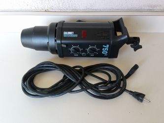 Calumet Travelite Strobe MonoLight Studio Flash Photography Light 750R With Power Cord (CE-2510) $120