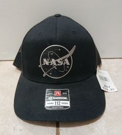 Adult NASA cap.   New with tags.  One size fits all.  Adjustable back strap. Selling for $5.  Original price $24.99