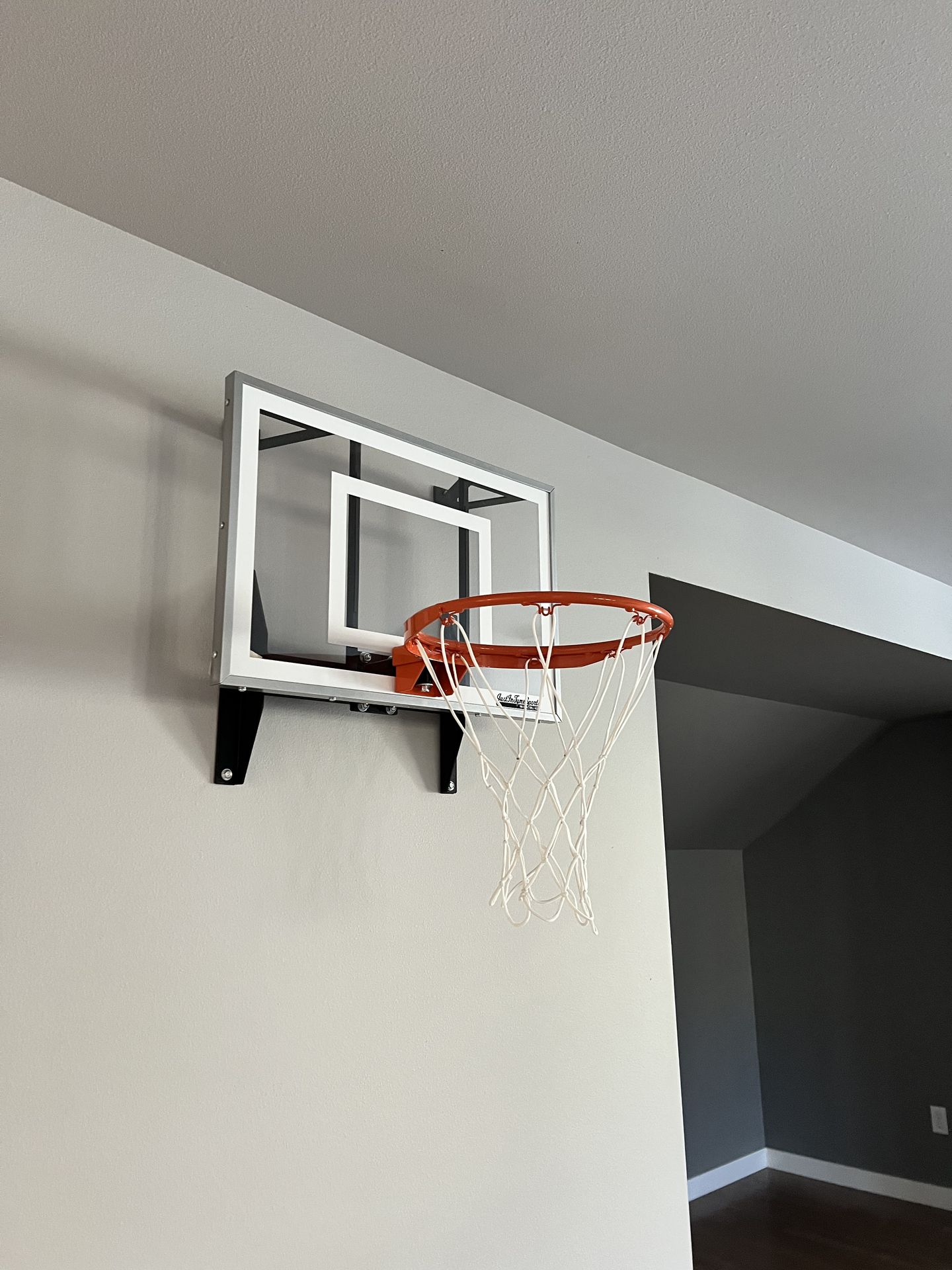 Basketball hoop