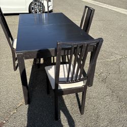 Dinner table 4 seats