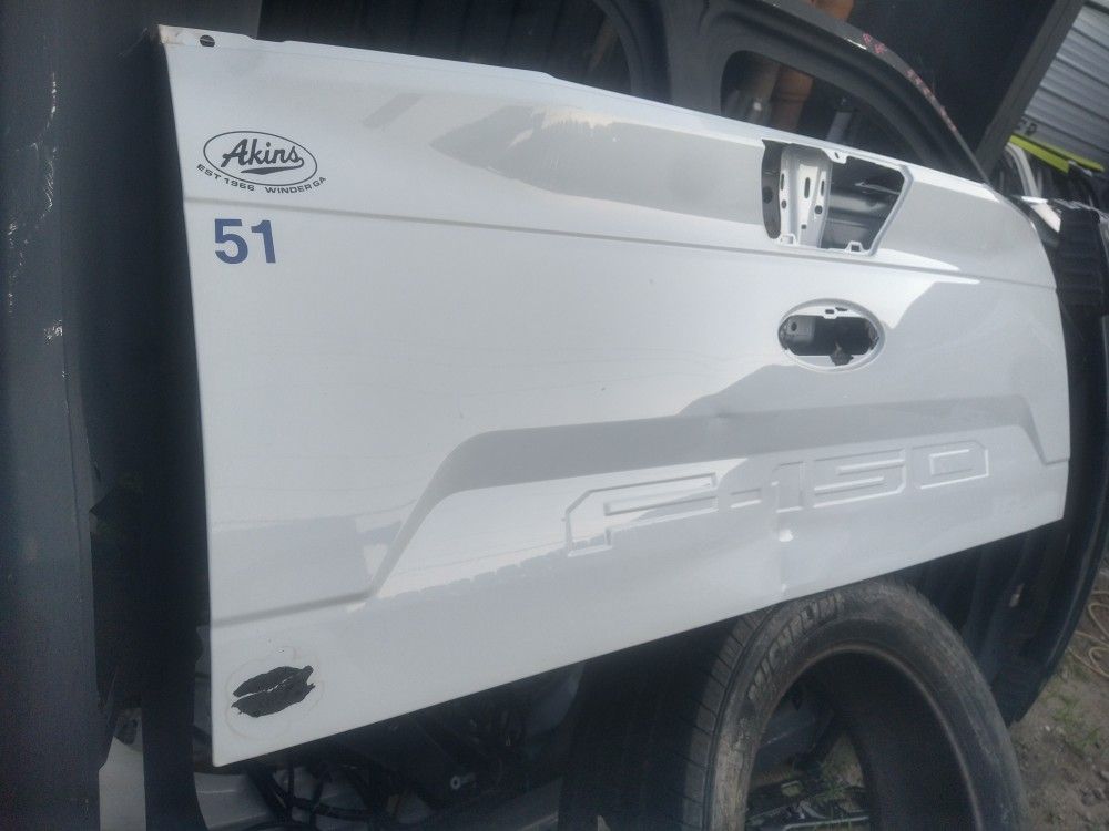 2015 To 2021 Ford F-150 White Factory Tailgate Minor Damage