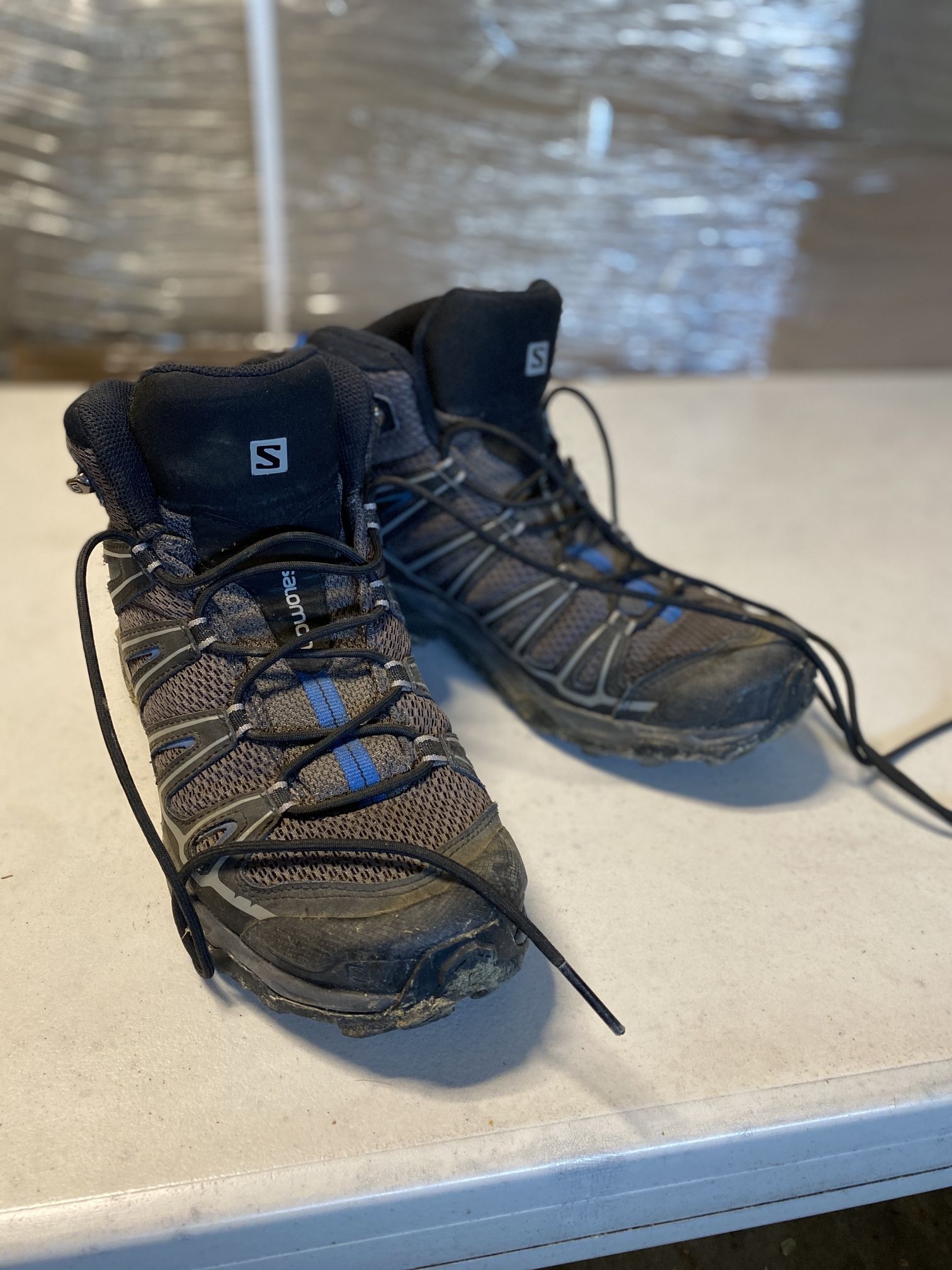 Salomon Hiking Boots size 9