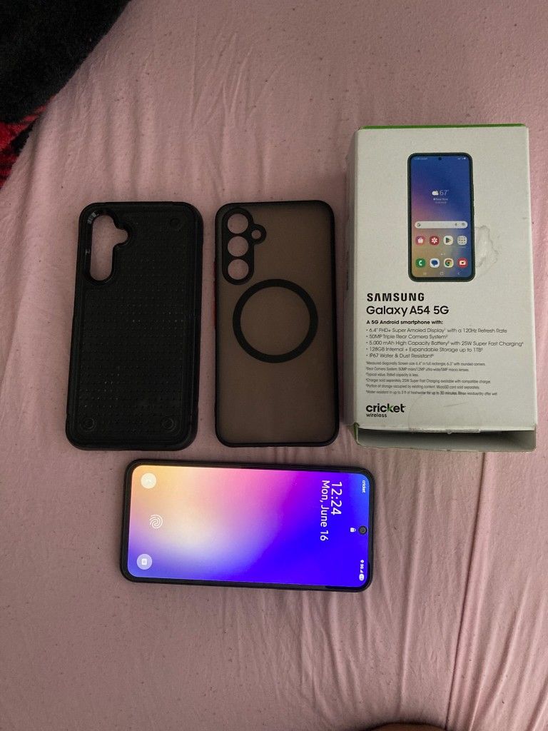 Samsung Galaxy A54 5G Cricket like new With Screen Protector And 2 Cases