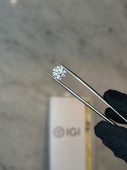 Beautiful 3.59CT G VS1 Round Diamond IGI Certified!