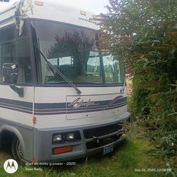 1999 Winnebago Adventurer.