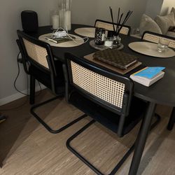 Dining Table+ 4 Chairs 