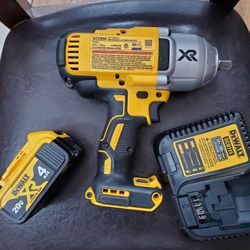 DE Walt high impact 3speedwrench 20 V 4 amp battery and charger New nobox