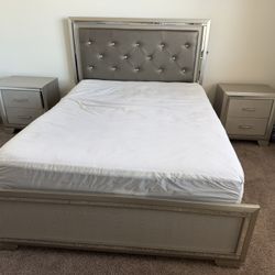 Bed/bed Frame 