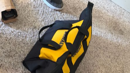Dewalt impact drill driver +2 batteries and charging station (new!!)