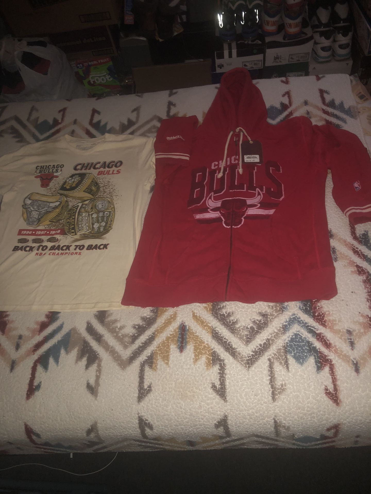 MITCHELL&NESS THROWBAK CHICAGO BULLS SWEATER & THROWBACK 96-97-98 BAK TO BAK TEE