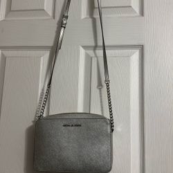 Michael Kors Crossbody – Silver