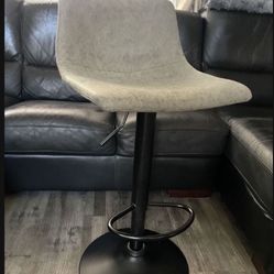 selling this single ( only 1 ) Bar Stools & Counter Stools selling this brand new chair less than half only $60 