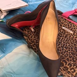 Authentic 💯 RED BOTTOMS LOUIS VUITTON CLASSIC 
