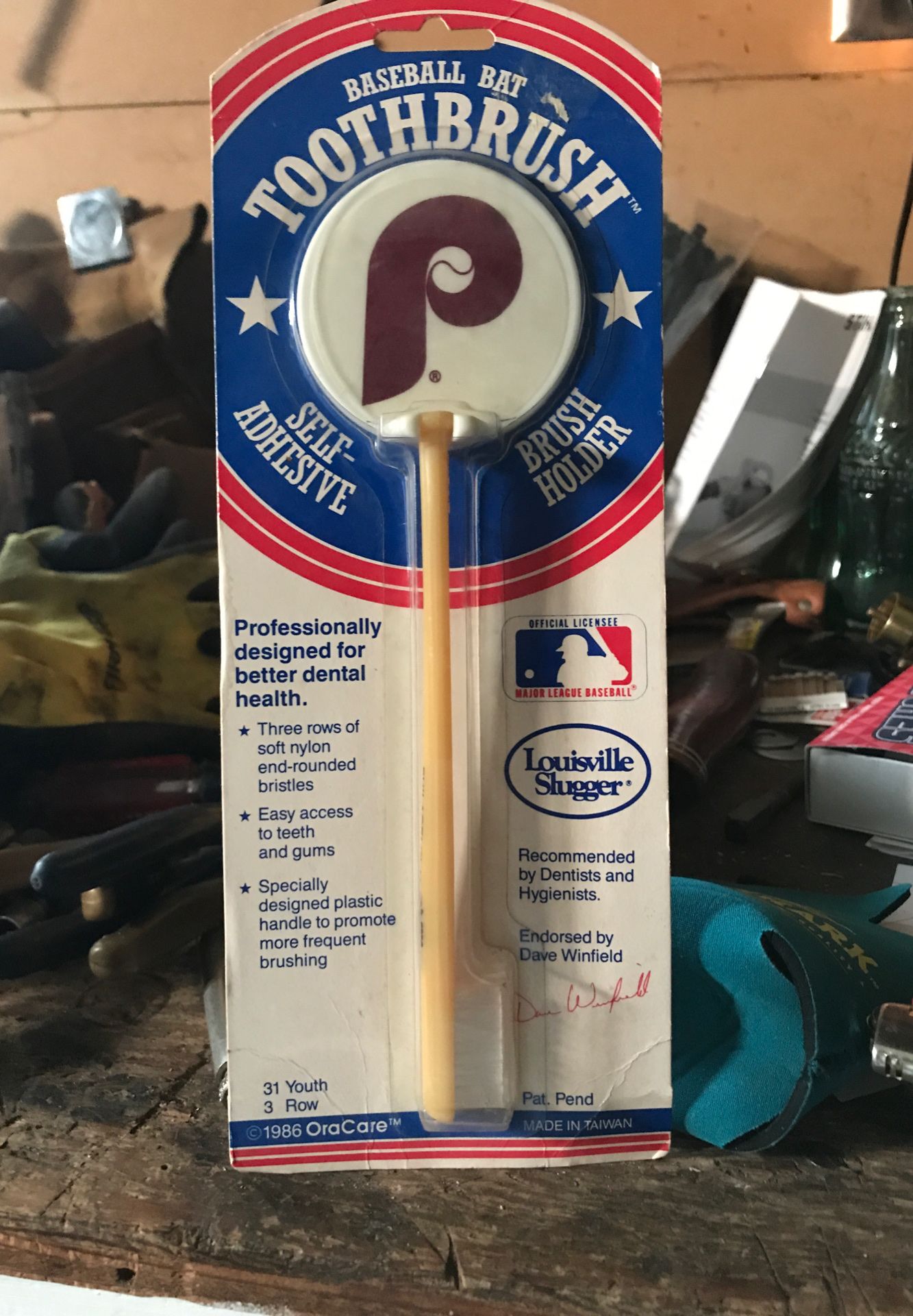 1986 tooth brush