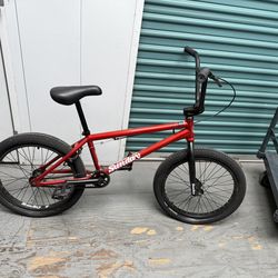 Sunday Scout (Gloss Maroon with 21" tt)