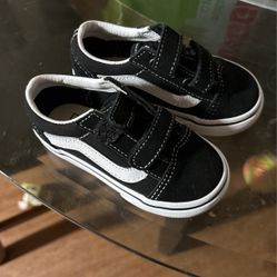 New Toddlers Vins Size 6 