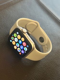 LIKE NEW! iWatch SE (Gen 2) 40mm GPS Starlight AI Star SB S/M apple watch reloj
