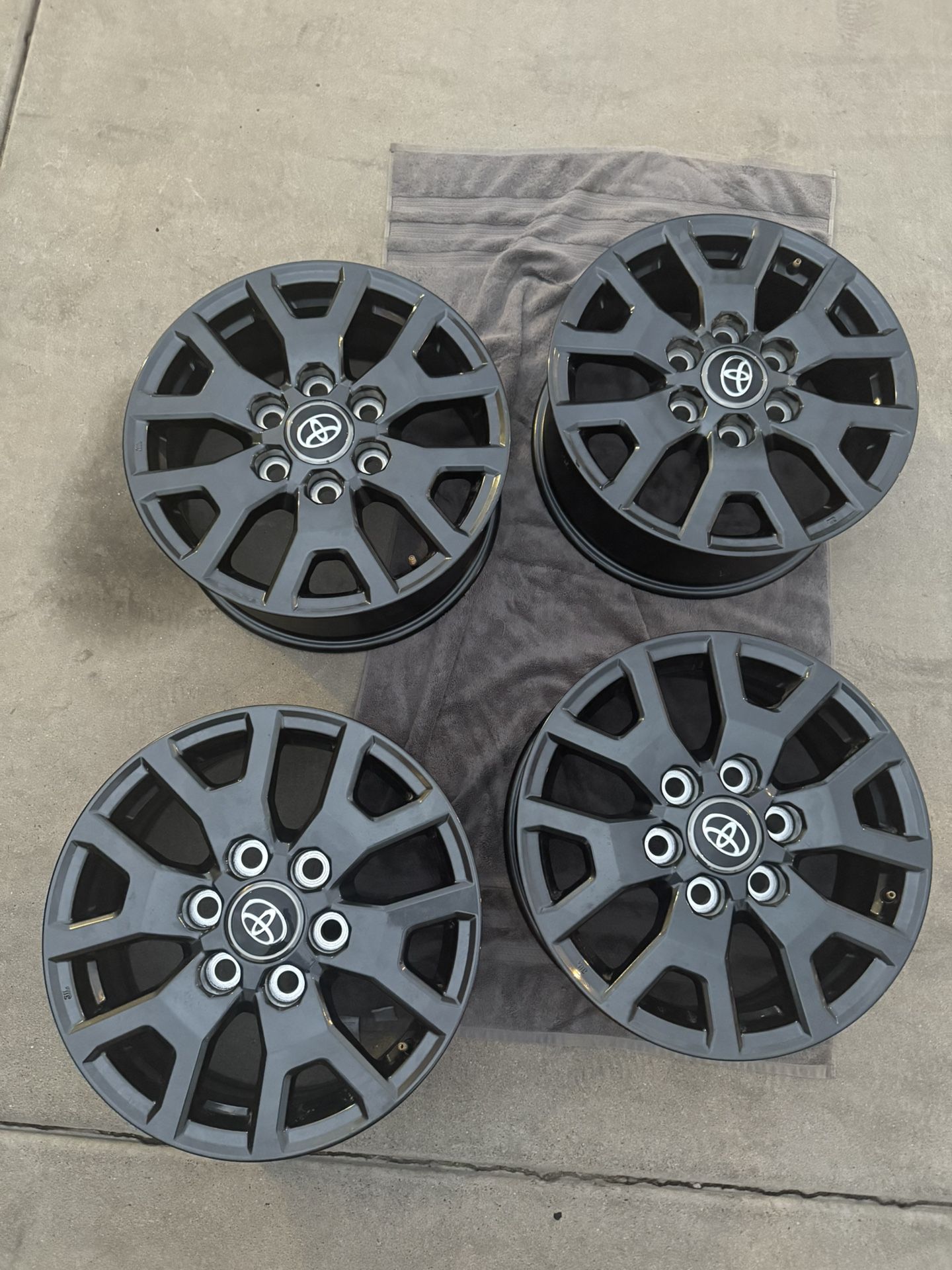 Toyoya Rims Like-New 17