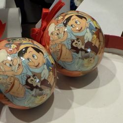 Disney Collectible Pinocchio Geppetto Christmas Ball OrnamentPaper Mache. 1999.