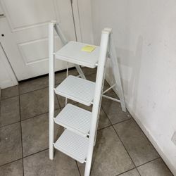 Heavy duty 4 step ladder - new - L177