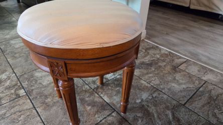 Vanity rotating barstool