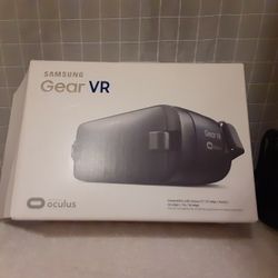 Samsung Gear VR oculus
Compatible with Galaxy S7, S7 edge, Note5, S6 edge+, S5, S5 edge