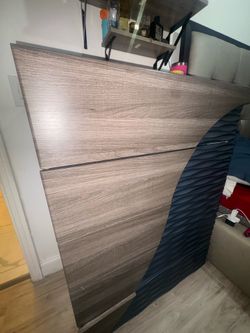 Dresser with 5 drawers with 2 nightstands/ Gabetero de 5 gabetas con dos mesitas de noche.