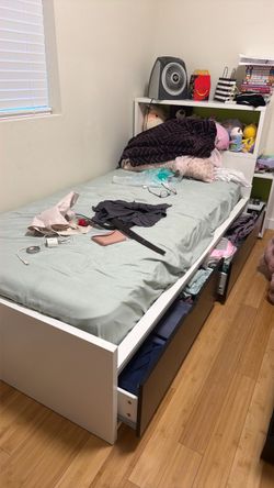 Kid bed frame with mattress