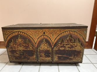 Wooden chest (Moroccan?) with arched motifs