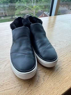 Toms! Size 10. Faux fur. Super cute