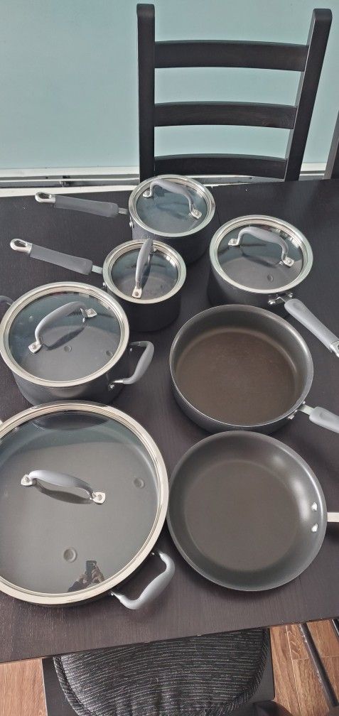 Pampered Chef 12 Piece Pan Set