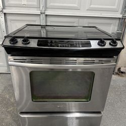 Whirlpool Electric Stove In Great Working Condition. No Issues Works Good.